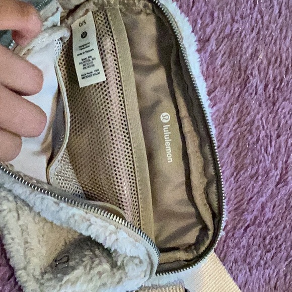 Lulu Sherpa belt bag - Picture 3 of 6